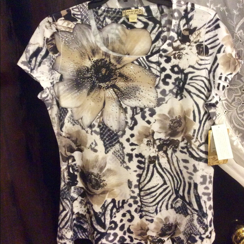 NWT energe world wear PL Top